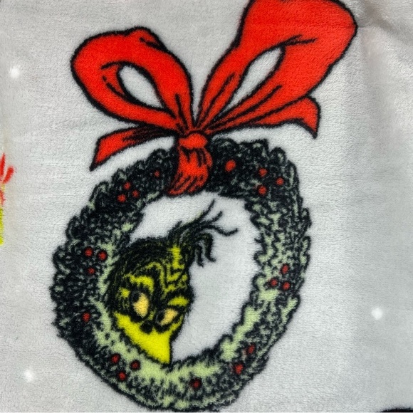 How The Grinch Stole Christmas Oversized VIRAL Throw Blanket - Wreath Print - Picture 3 of 7